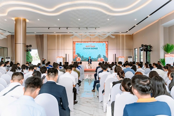 Cung cấp thiết bị sự kiện Bật Lửa Chạm Sóng The Solia