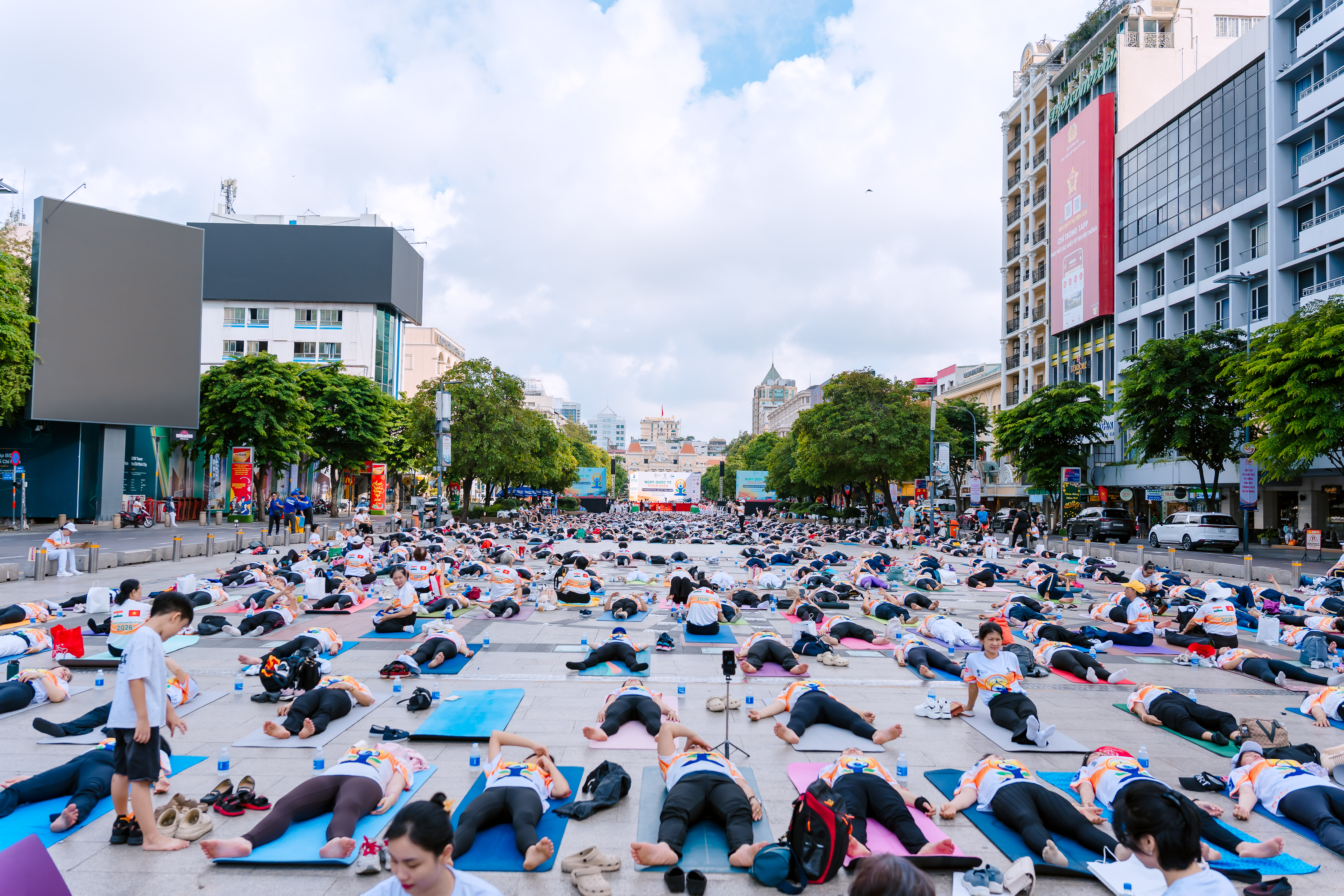 Sự kiện Quốc tế Yoga 2026 | Hơn 2.000 người tại phố đi bộ Nguyễn Huệ