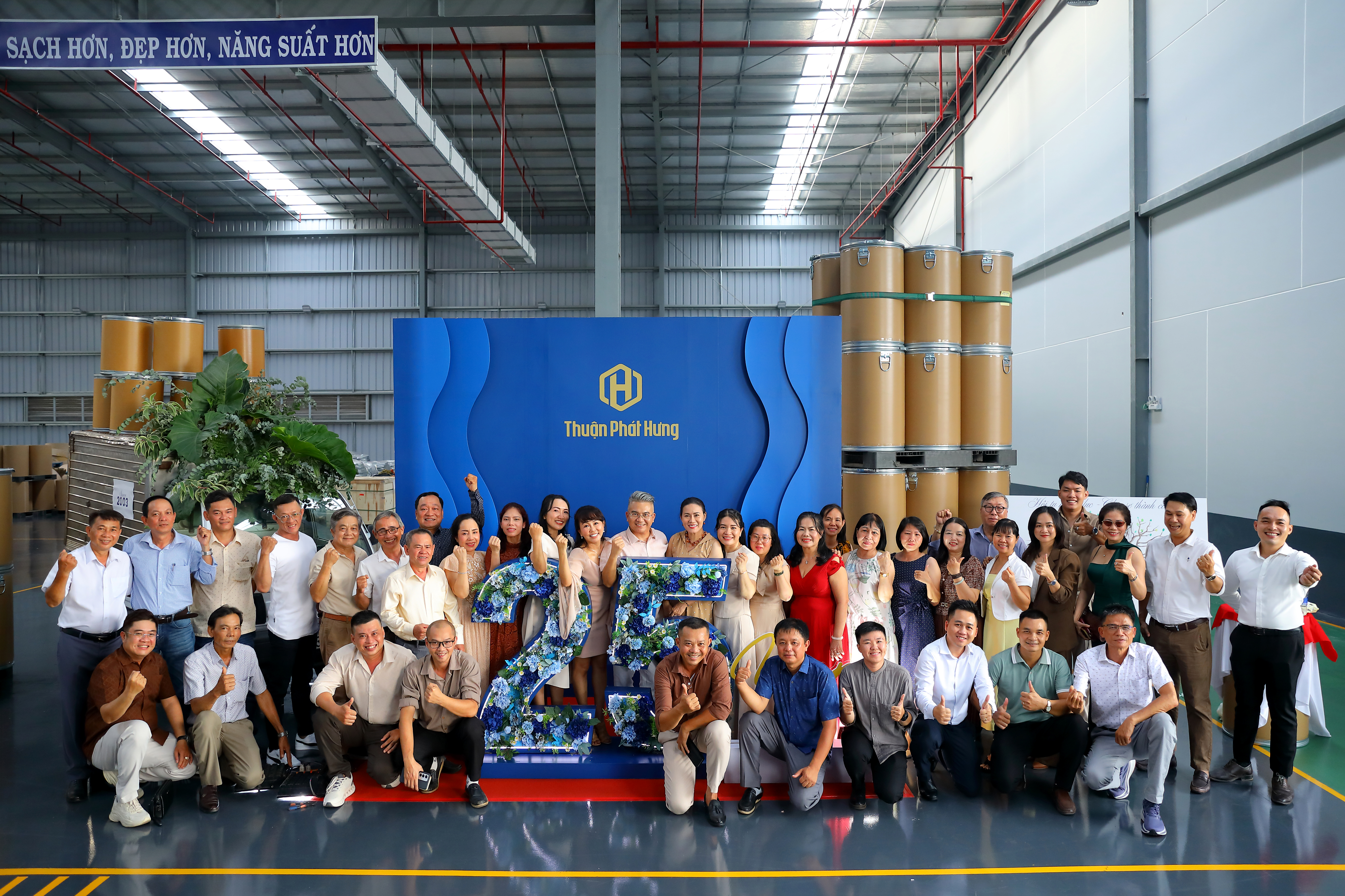 Từ chiếc xe tải đầu tiên đến hành trình 25 năm phát triển – Sài Gòn Light Event đồng hành cùng Thuận Phát Hưng
