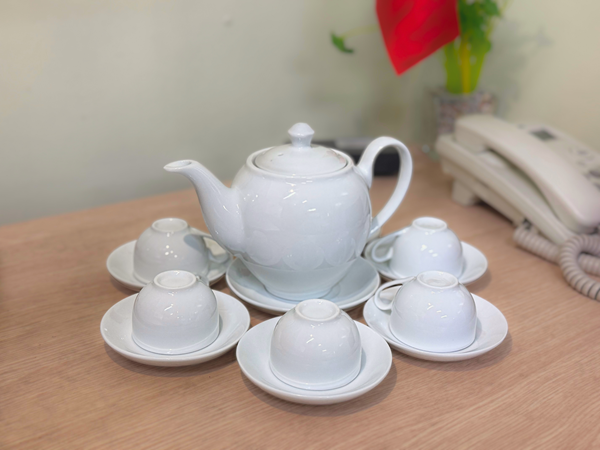 Cho Thuê Bộ Ấm Trà – Tách Trà Màu Trắng Sành Sứ Giá Tốt Tại TP.HCM