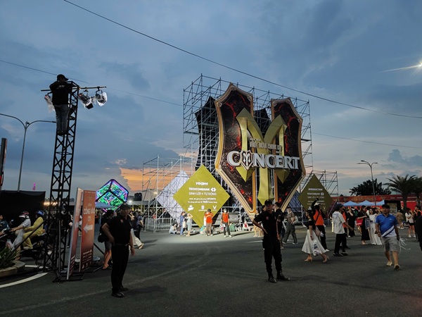 Cung cấp thiết bị sự kiện khu vực ngoài sân khấu tại Concert Anh Trai vượt ngàn chông gai Day 7 – Day 8 