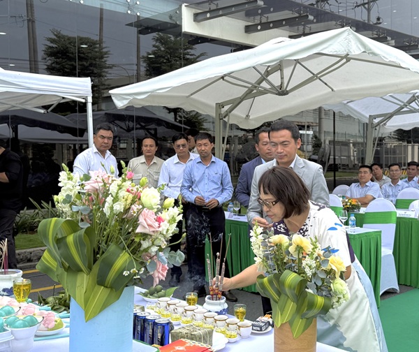 Khởi công hệ thống điện năng lượng mặt trời mái nhà Duy Tân Recyling