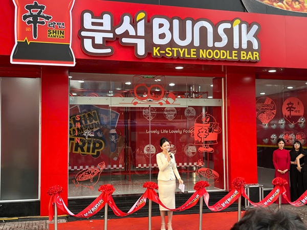 Tổ chức lễ khai trương Pop-up store Nongshim đầu tiên tại Việt Nam