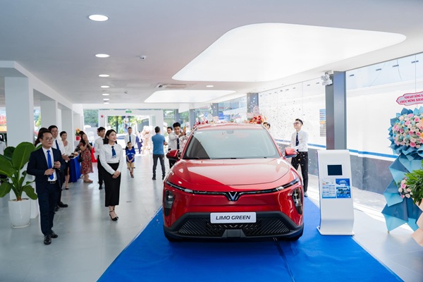 Đồng hành tổ chức buổi lễ Khai trương Showroom 3S VFXANH Thủ Đức