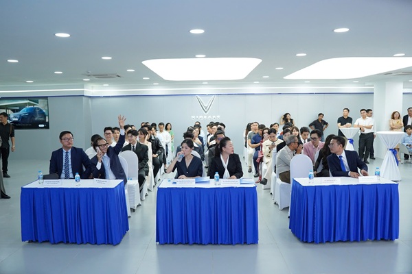 Đồng hành tổ chức buổi lễ Khai trương Showroom 3S VFXANH Thủ Đức