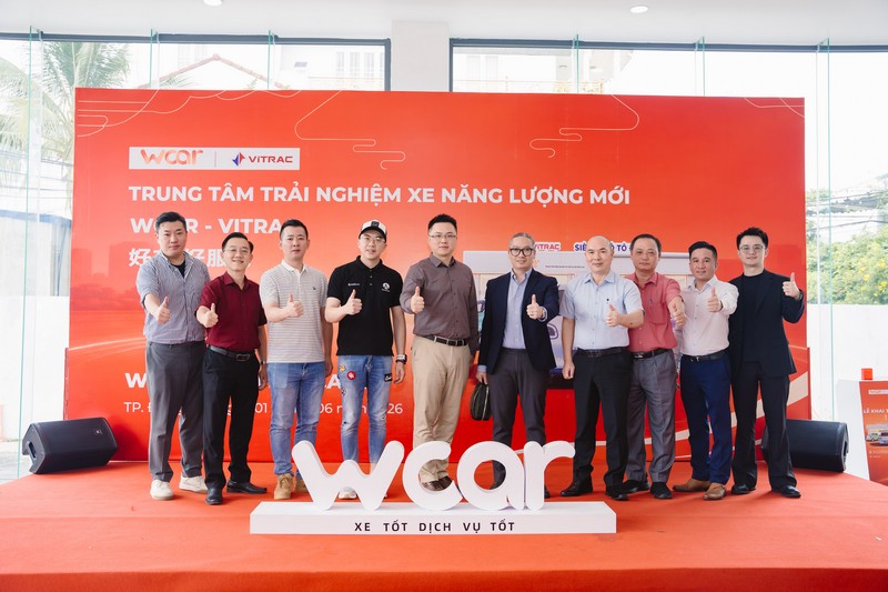 Kh&ocirc;ng gian giao lưu v&agrave; kết nối giữa kh&aacute;ch h&agrave;ng, đối t&aacute;c v&agrave; doanh nghiệp tại lễ khai trương Trung t&acirc;m trải nghiệm xe năng lượng mới WCAR.