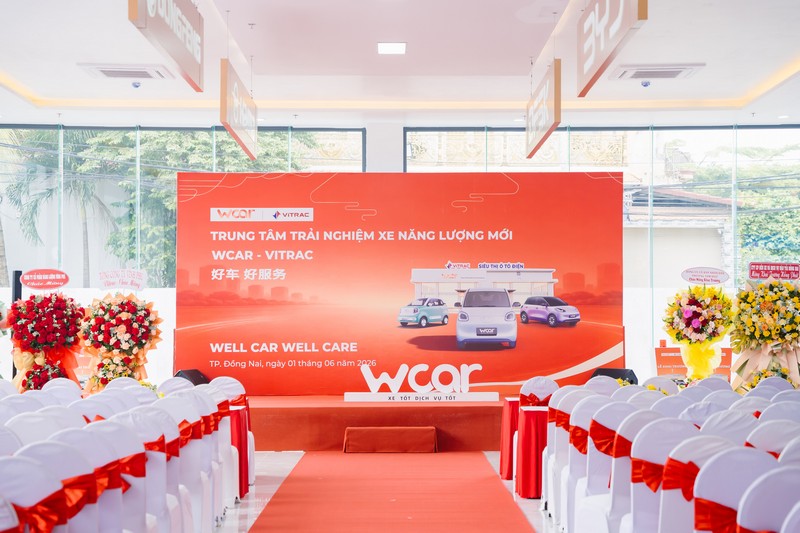 Thiết bị sự kiện được S&agrave;i G&ograve;n Light event bố tr&iacute; chỉnh chu, mới, đẹp với t&ocirc;ng m&agrave;u trắng đỏ rực rỡ, nổi bật cho to&agrave;n sự kiện