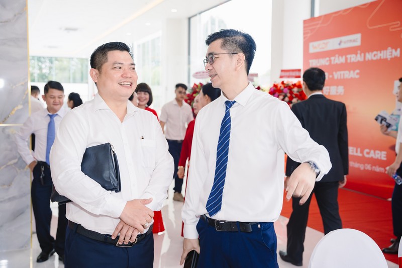 Kh&aacute;ch tham dự sự kiện lễ khai trương xe &ocirc; t&ocirc; điện tại Đồng Nai gồm kh&aacute;ch h&agrave;ng trong nước, qu&yacute; đối t&aacute;c nước ngo&agrave;i từ Trung Quốc, HongKong,..