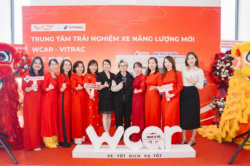 Kh&ocirc;ng gian giao lưu v&agrave; kết nối giữa kh&aacute;ch h&agrave;ng, đối t&aacute;c v&agrave; doanh nghiệp tại lễ khai trương Trung t&acirc;m trải nghiệm xe năng lượng mới WCAR.