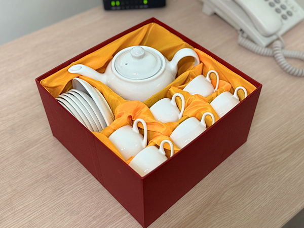 Cho Thuê Bộ Ấm Trà – Tách Trà Màu Trắng Sành Sứ Giá Tốt Tại TP.HCM Cho Thuê Bộ Ấm Trà – Tách Trà Màu Trắng Sành Sứ Giá Tốt Tại TP.HCM